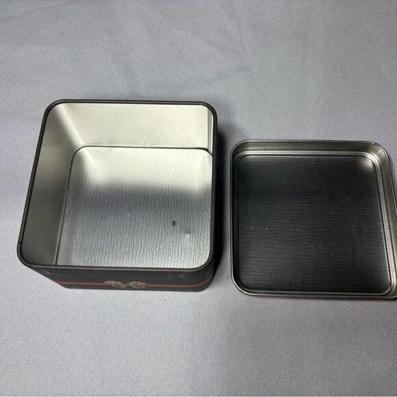 3.5” Authentic Fossil Watch Tin Collectors Item Excellent Preloved Condition - Picture 6 of 6